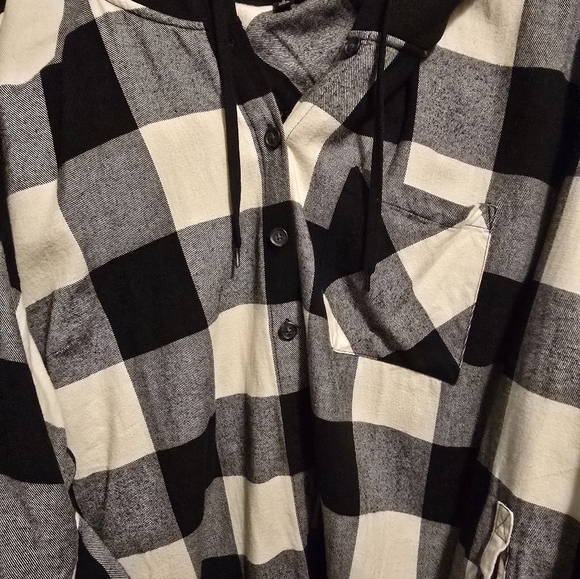 Torrid Black and White Plaid Button Down Shirt/Shacket Flannel - Picture 10 of 10